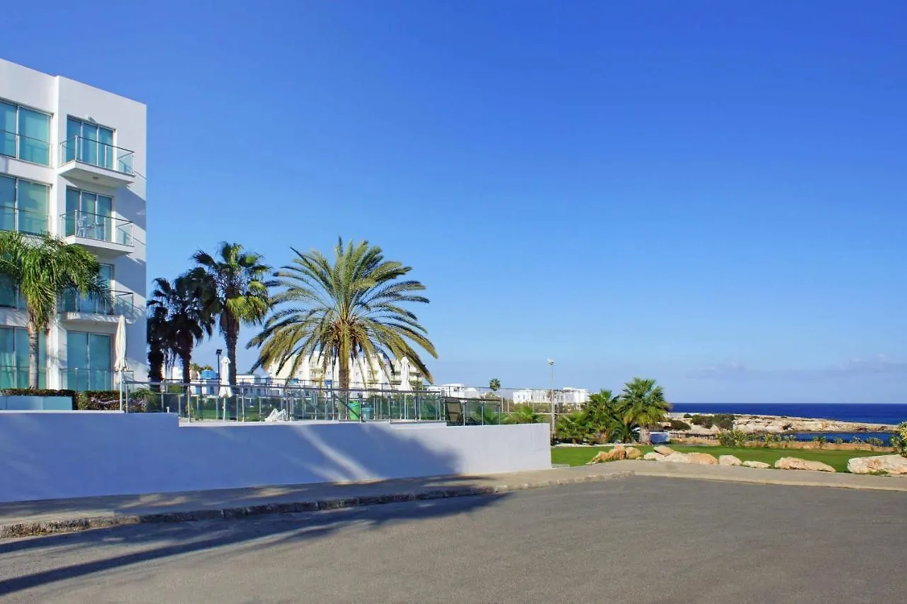 Diana - Coralli Beachfront Apartment Πρωταράς